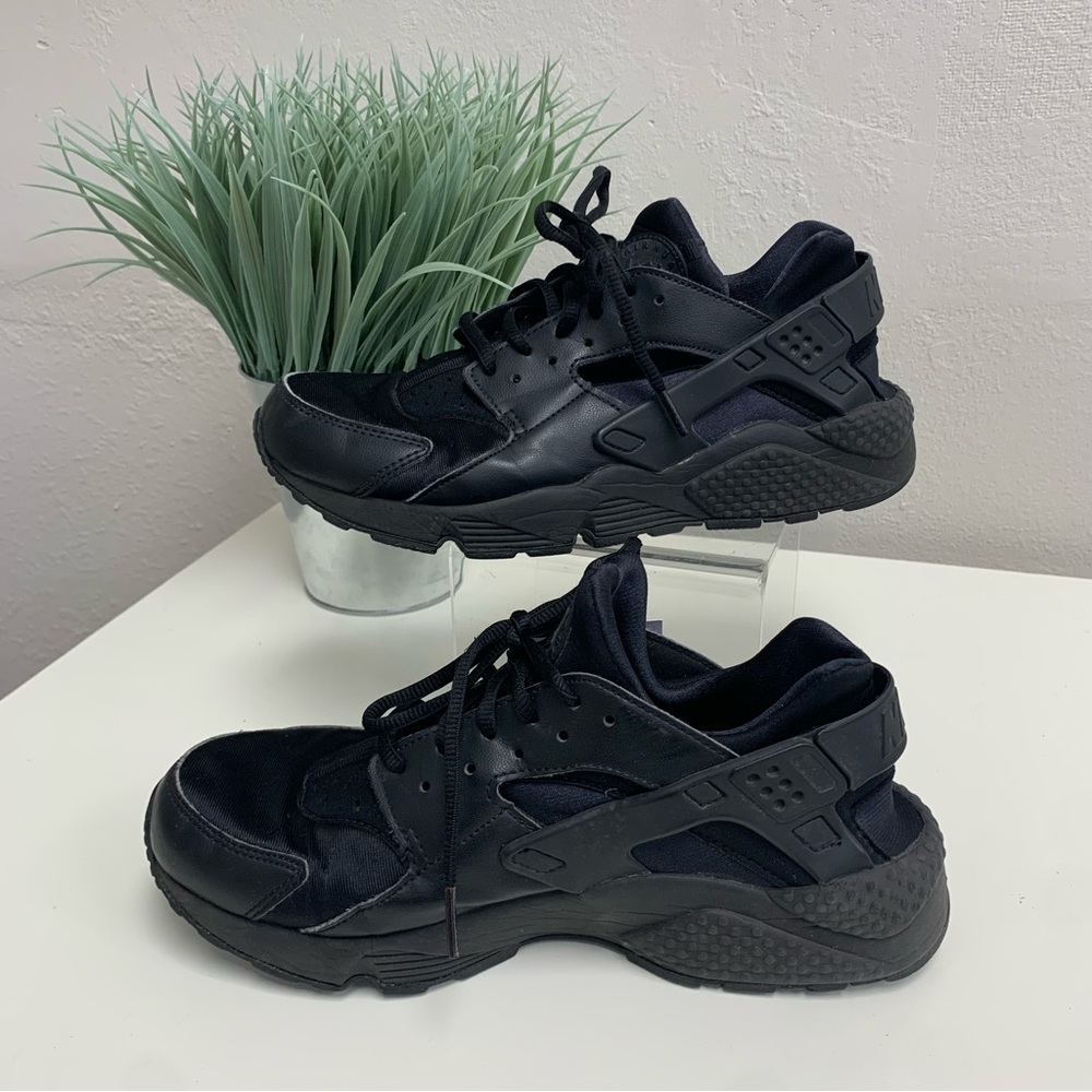 Nike Women’s All-Black Athletic Sneakers